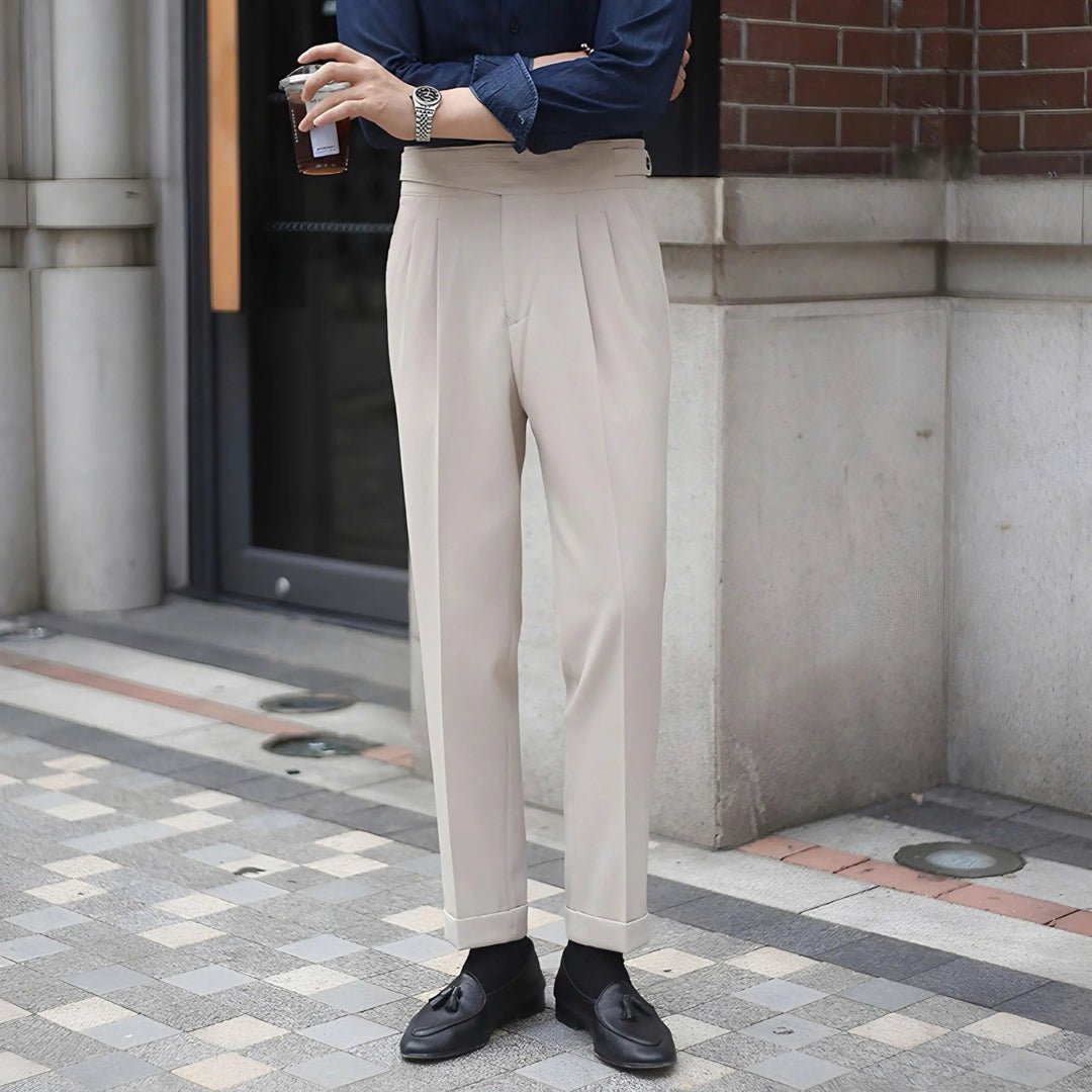 Weiche, bequeme Herrenhose in Schwarz, ideal für Business & Freizeit, zeitlos.