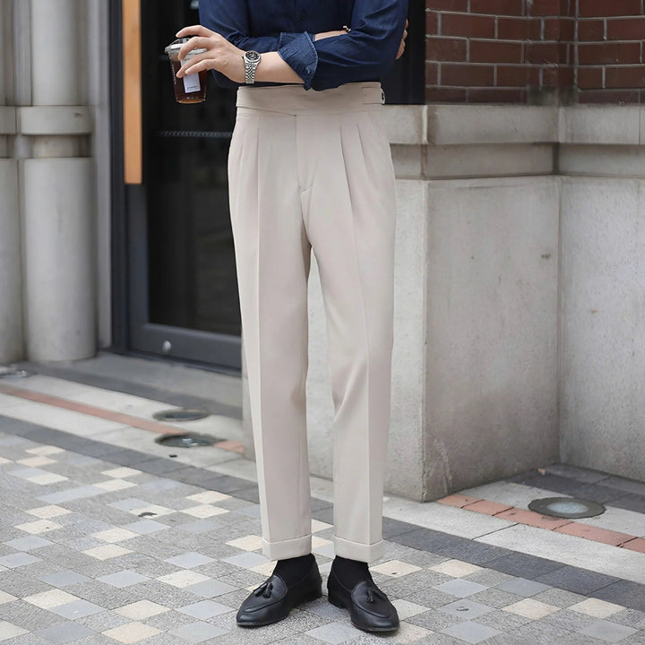 Weiche, bequeme Herrenhose in Schwarz, ideal für Business & Freizeit, zeitlos.
