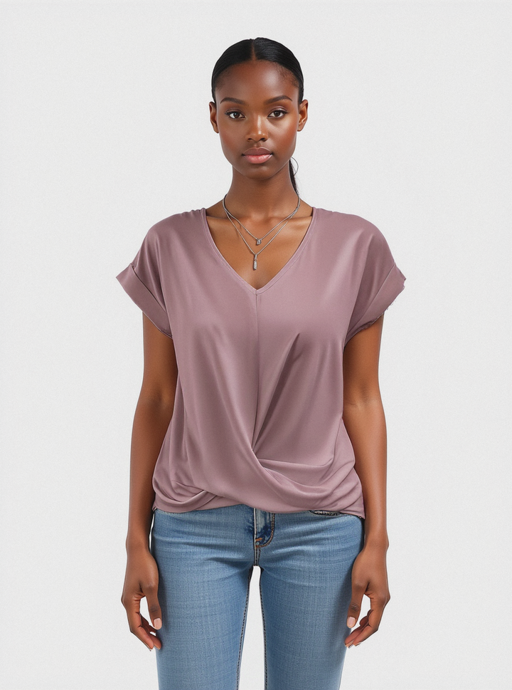 Damen T-Shirt mit Herzausschnitt, schmeichelhaft & bequem für Freizeit und Alltag.