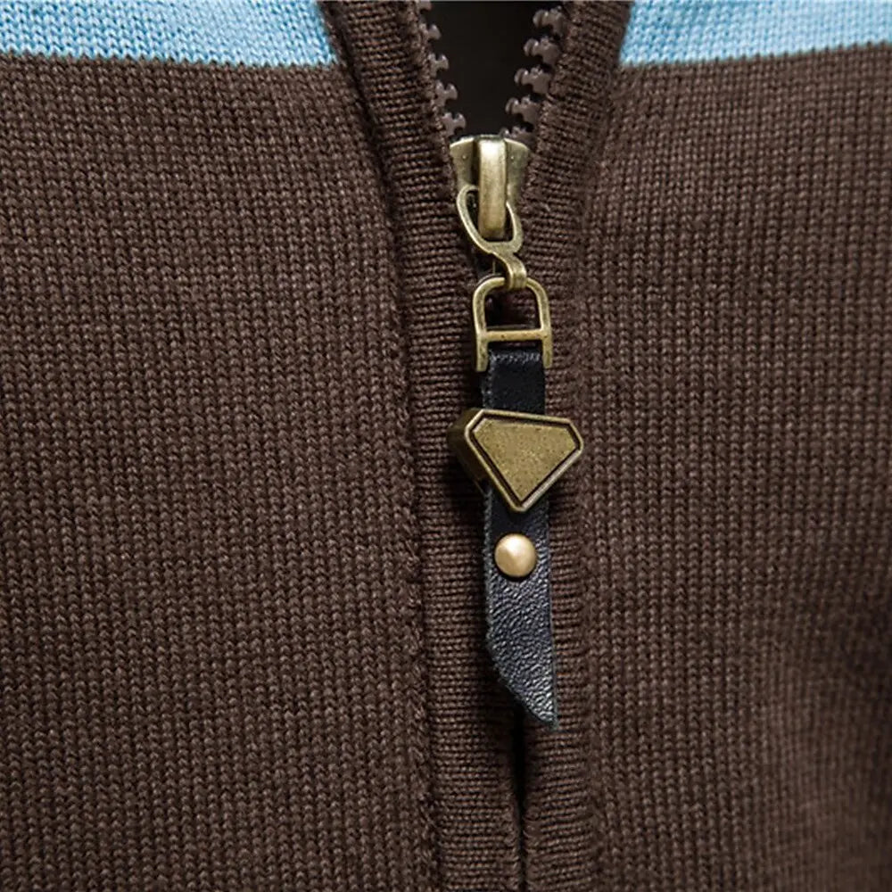 Komfortable Herren Strickjacke mit Reißverschluss & Stehkragen. Ideal für Herbst/Winter, eleganter Herrenpullover.