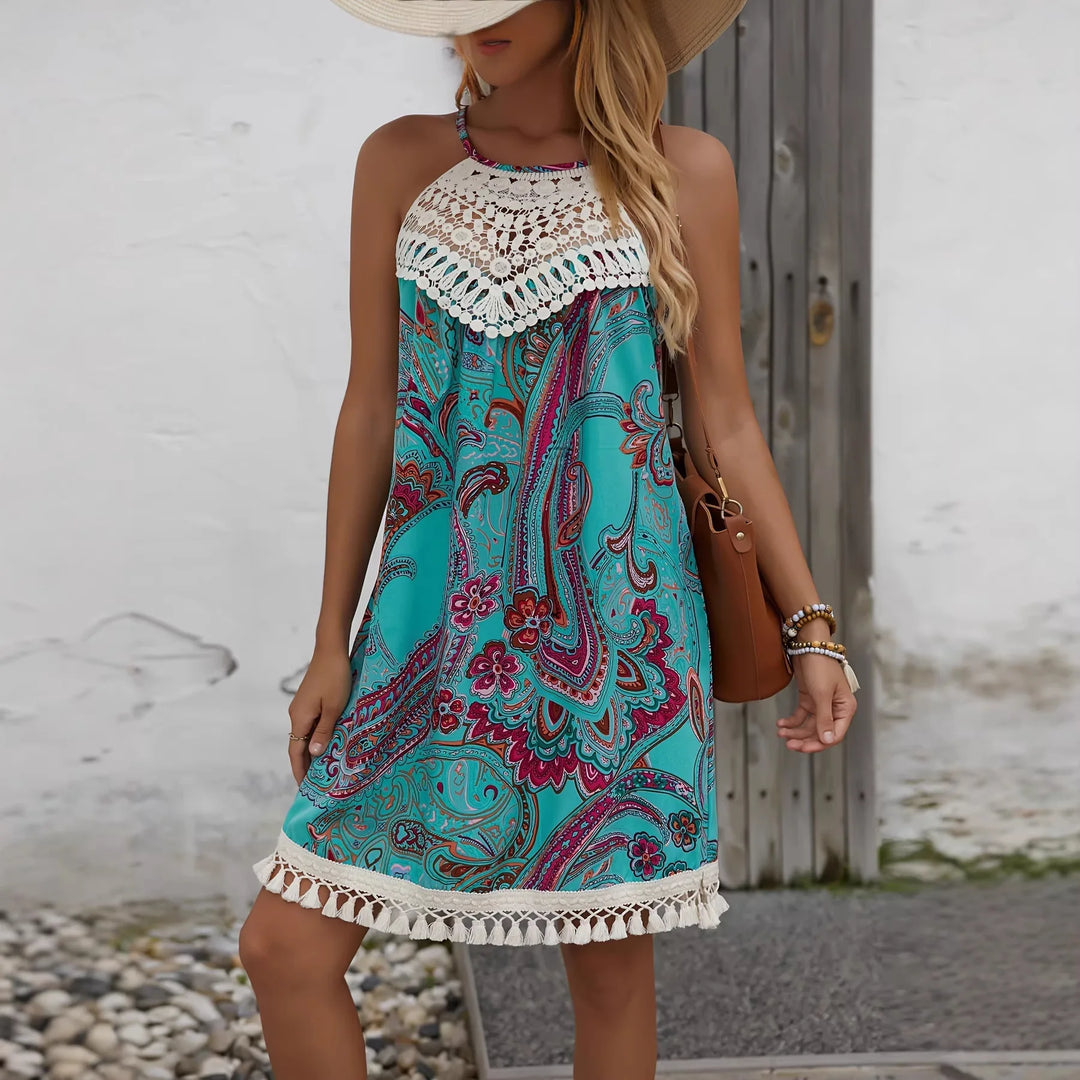 Elegantes Damen Freizeitkleid mit Paisley-Muster & Häkelspitze, perfekt für heiße Tage.
