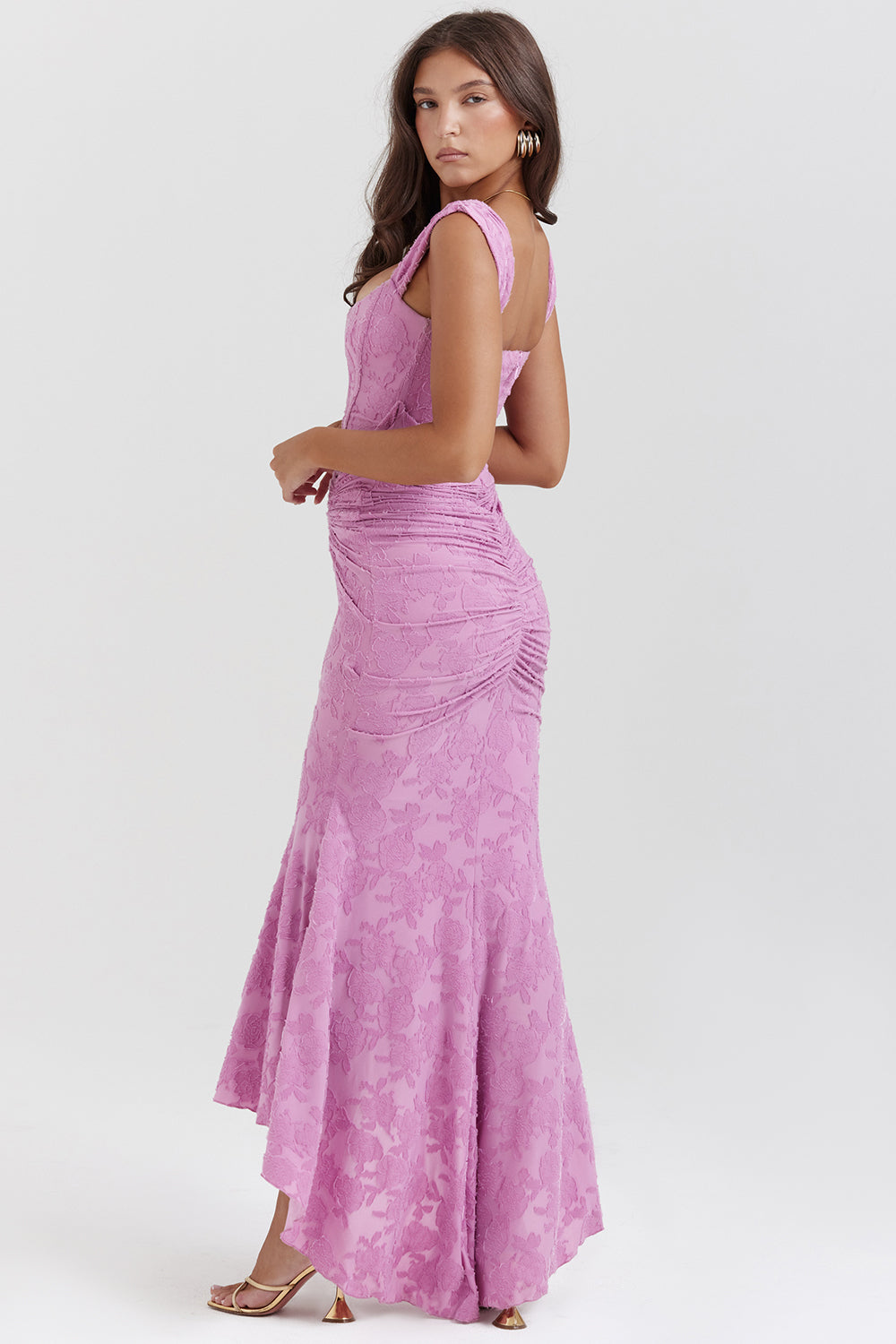 Formelles Damen Maxikleid in Rosa, ideal für Hochzeitsgäste, mit eleganter geraffter Taille.