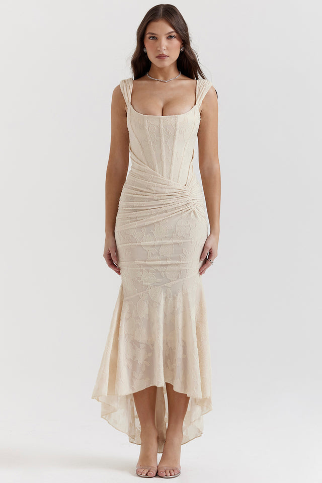 Schickes festliches Damenkleid in Schwarz, Maxikleid, mit geraffter Taille, für elegante Abendveranstaltungen.