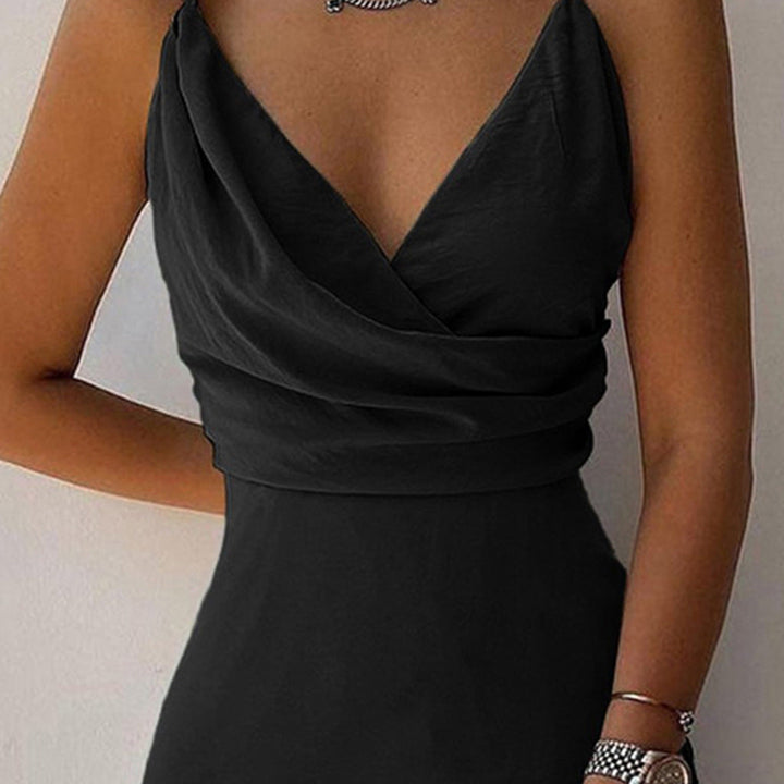 Langes, schwarzes Wickelkleid für Damen mit elegantem Beinschlitz, perfekt für Partys.