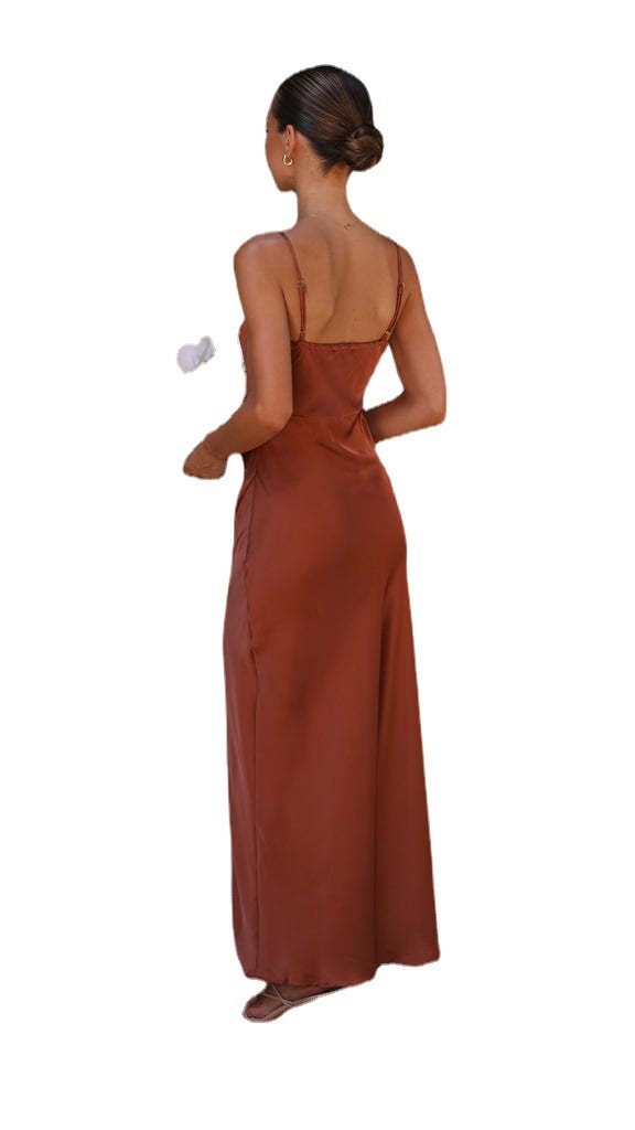 Stilvolles hellbraunes Abendkleid mit Schlitz, elegant für Damenmode, Hochzeit & Gala.