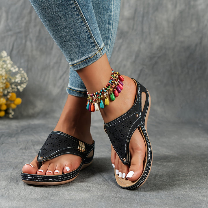 Ganze Ansicht der Damen Bohemian Sandalen, perfekt für einen stilvollen Sommerlook & Komfort.