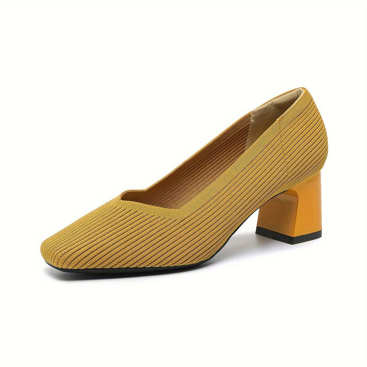 Alltagstaugliche Damen Pumps mit Blockabsatz. Stretch-Material sorgt für eine bequeme Passform.