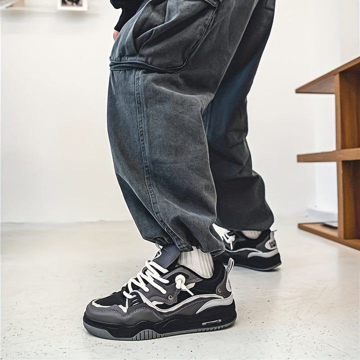Robuste Sohle des Herren Sport-Sneakers, ideal für Komfort und urbanen Einsatz.