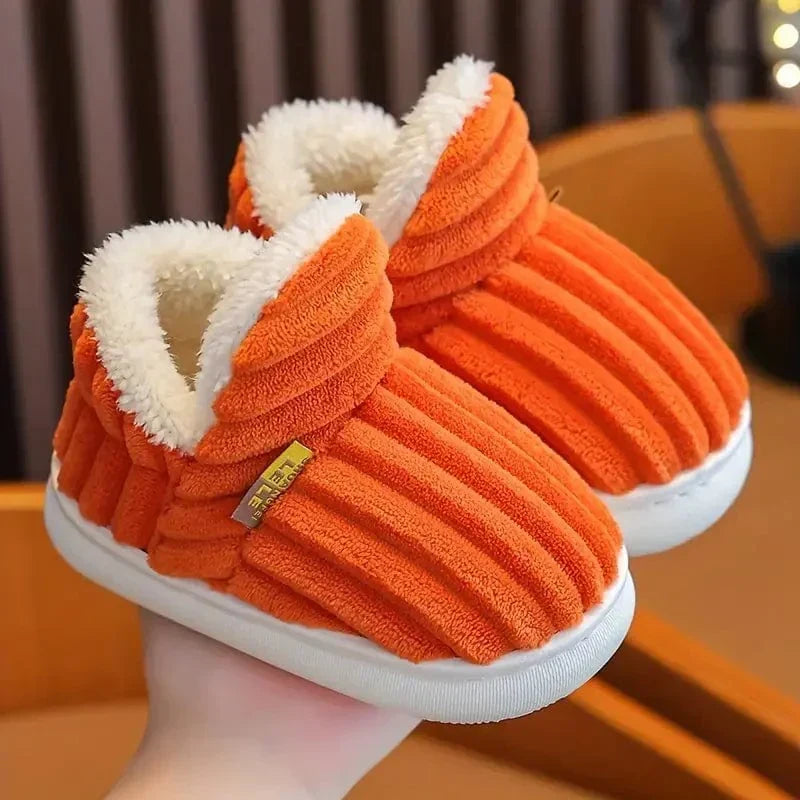 Warme Damen Pantoffeln mit weichem Plüschfutter, rutschfest für sichere Schritte daheim.