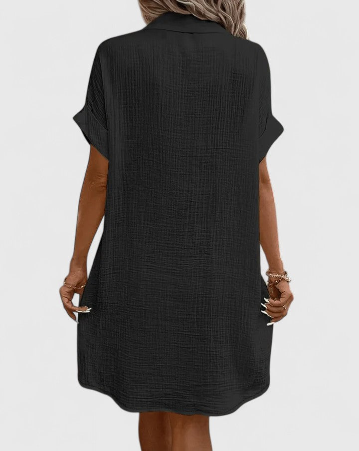 Detailaufnahme: Weicher Stoff des Damen Midikleides mit fließendem Fall. Sommermode Highlight & bequem.