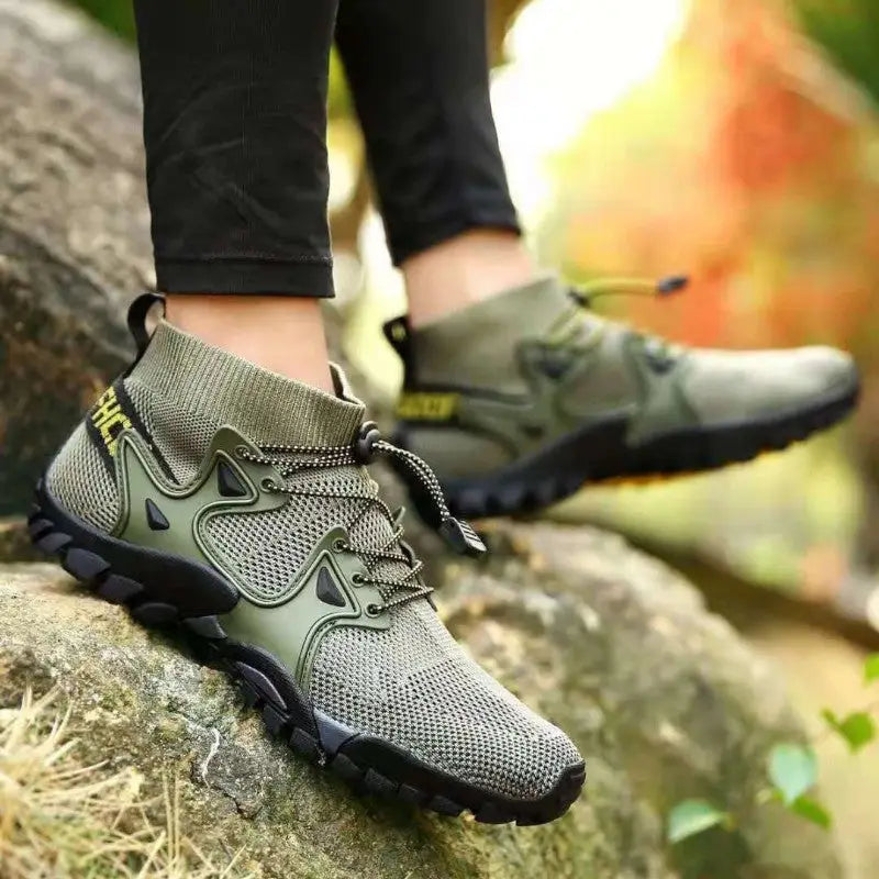 Graue unisex Trekkingschuhe mit Schnellverschluss und orthopädischer Passform, perfekte Wanderschuhe.