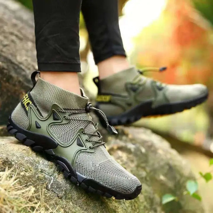 Graue unisex Trekkingschuhe mit Schnellverschluss und orthopädischer Passform, perfekte Wanderschuhe.