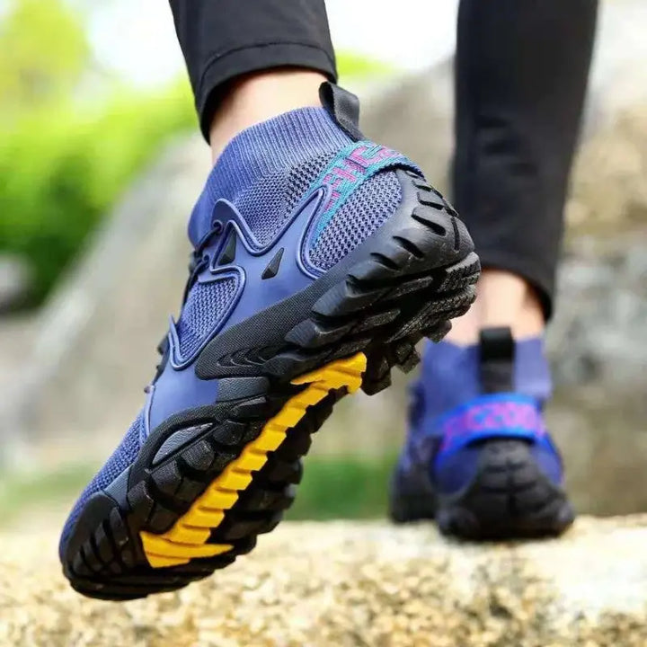 Unisex Bergschuhe mit tiefer Profilsohle, orthopädisch und wetterfest für anspruchsvolle Touren.