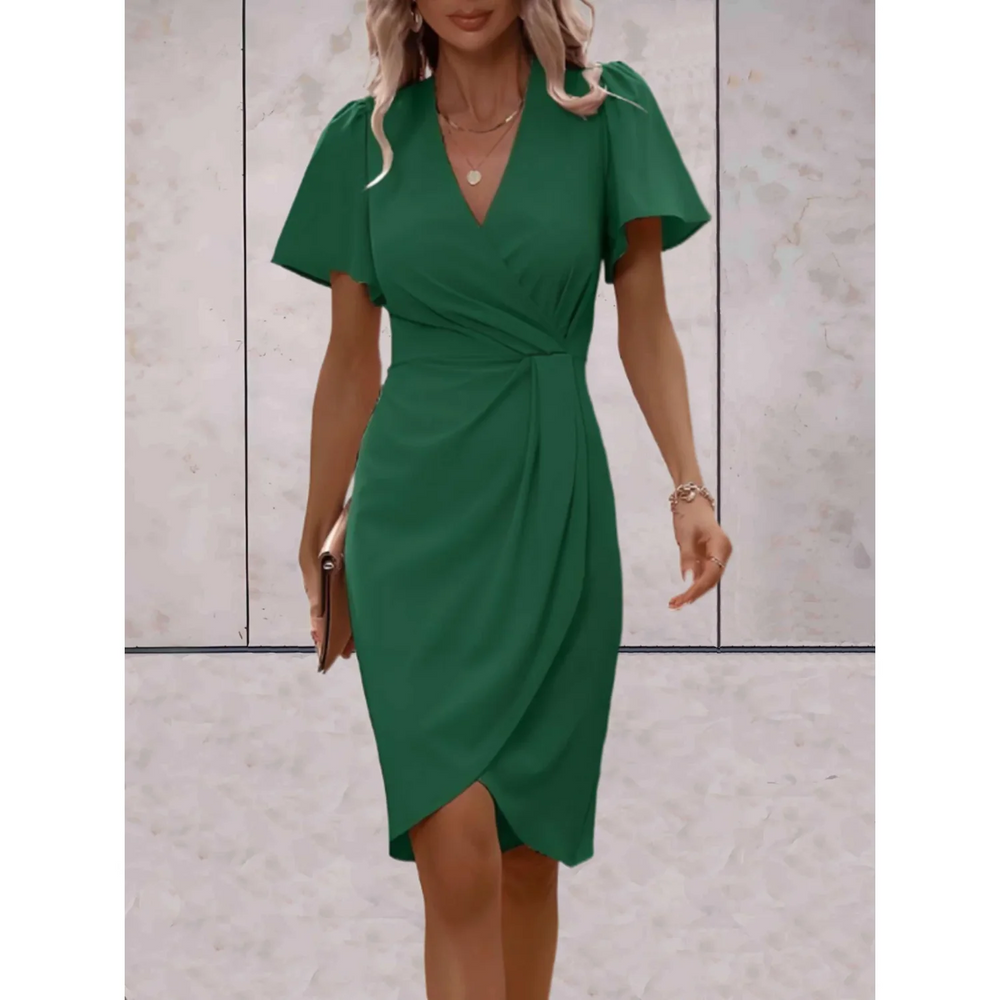 Festliches Wickelkleid für Damen mit Flatterärmeln und asymmetrischem Saum, perfekt für Sommerpartys.