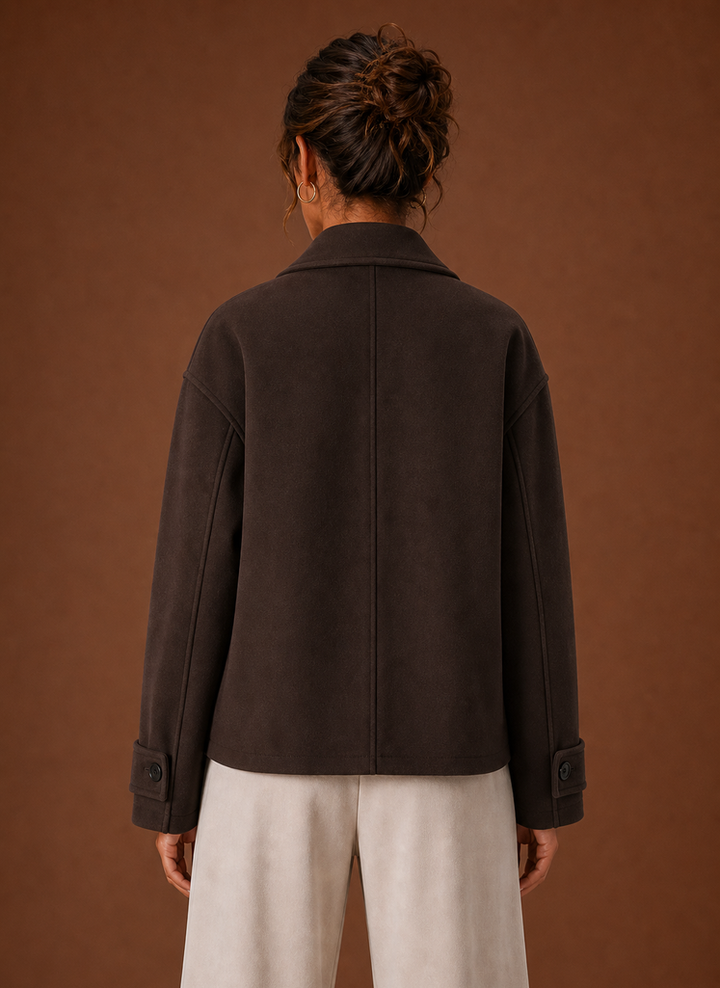 Hochwertiger Damen Zweireiher Kurzmantel mit breitem Revers. Eleganter Übergangsmantel für modebewusste Damen, Herbst & Frühling.