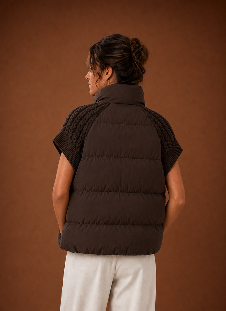Bequeme Damen Steppweste ärmellos mit Strickeinsätzen, die ideale Oberbekleidung für viele Anlässe.
