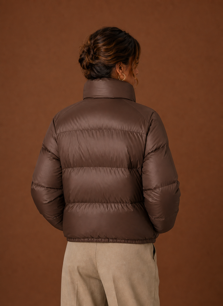 Komfortable Freizeitjacke für Damen. Diese gesteppte Herbstjacke kombiniert Stil & Wärme perfekt.