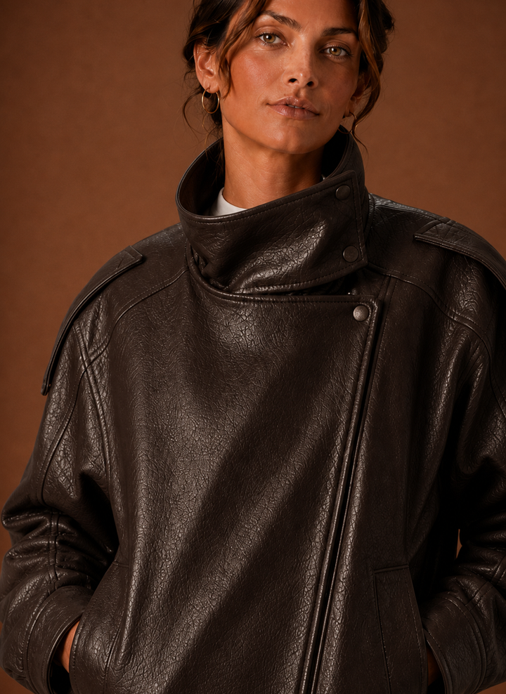 Bequeme Damenjacke mit elegantem Stehkragen, gerader Passform, ideal für Frühling und Herbst.