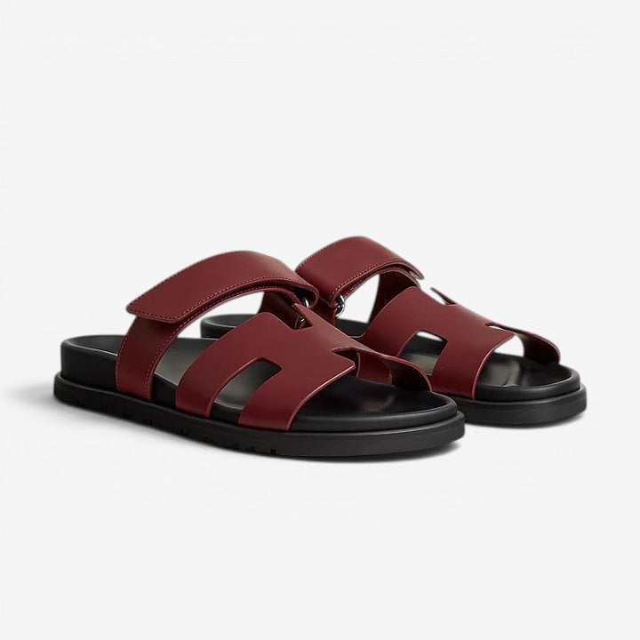 Sommerliche Damenschuhe: Bequeme Slip-On Sandalen für entspannte Tage.