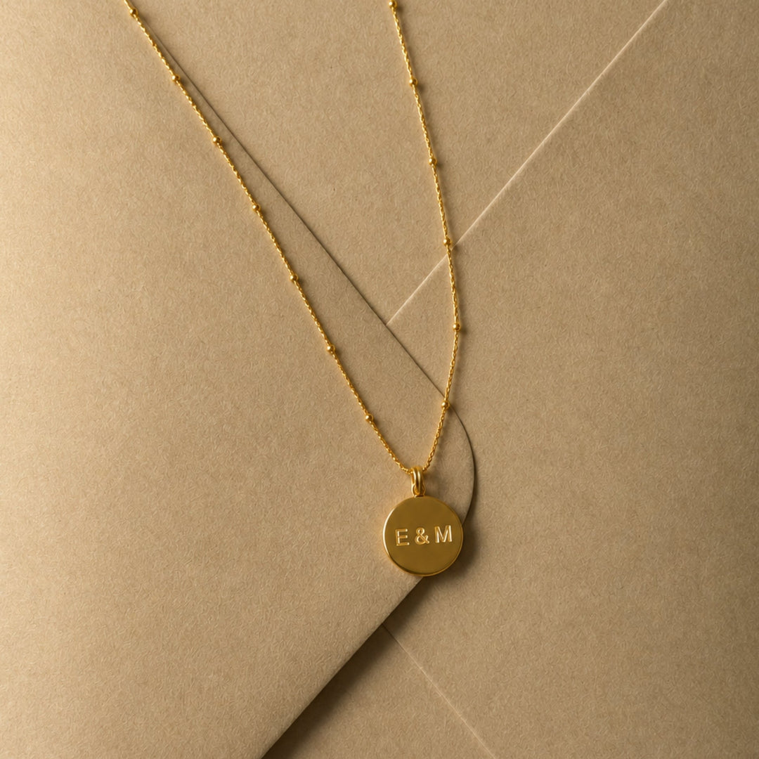 Offenes Gold Medaillon aus Edelstahl mit Platz für Fotos, personalisierbare Damen Halskette.
