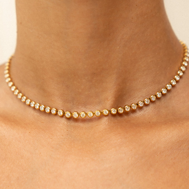 Robuste wasserfeste Damen Kette aus Edelstahl mit einzigartiger Schildkröte und Perlmutt Anhänger.