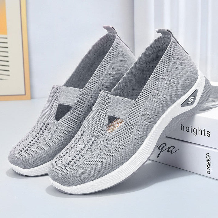 Einfach anzuziehende Slip-On Damen Sneaker, orthopädisch, bieten maximalen Komfort & Halt für Spaziergänge.