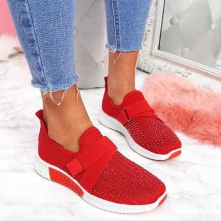 Moderne Damen Slip-On Sneakers, komfortabel und leicht. Perfekte Alltagsschuhe für vielseitige Freizeitaktivitäten.