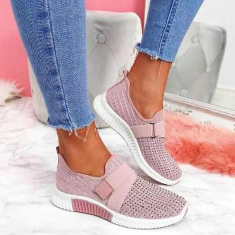 Atmungsaktive und superleichte Damen Slip-On Sneakers. Ideal als bequeme Alltagsschuhe für moderne Frauen.