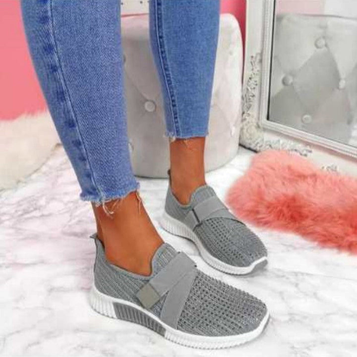 Vielseitige Damen Freizeitschuhe, Slip-On Sneakers in modernem Design, leicht und komfortabel für jeden Anlass.
