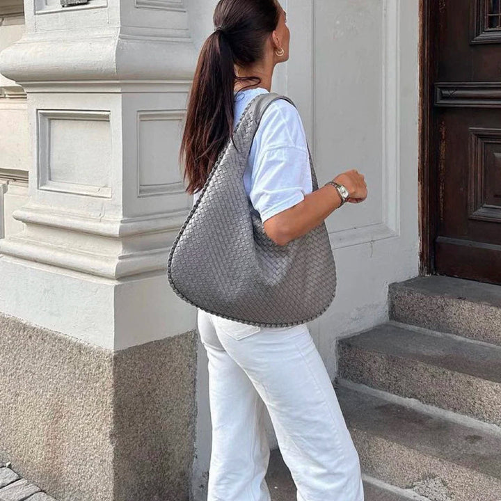Robuste Alltagstasche für Frauen in elegantem Design, ideal als Bürotasche.