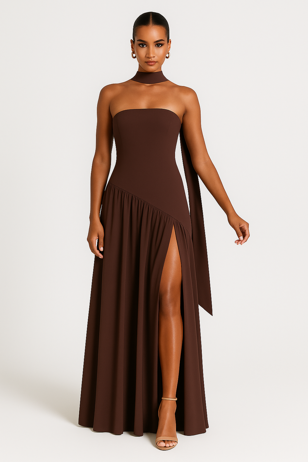Festliches trägerloses Damen-Abendkleid mit hohem Beinschlitz, elegantes Maxikleid für besondere Anlässe.