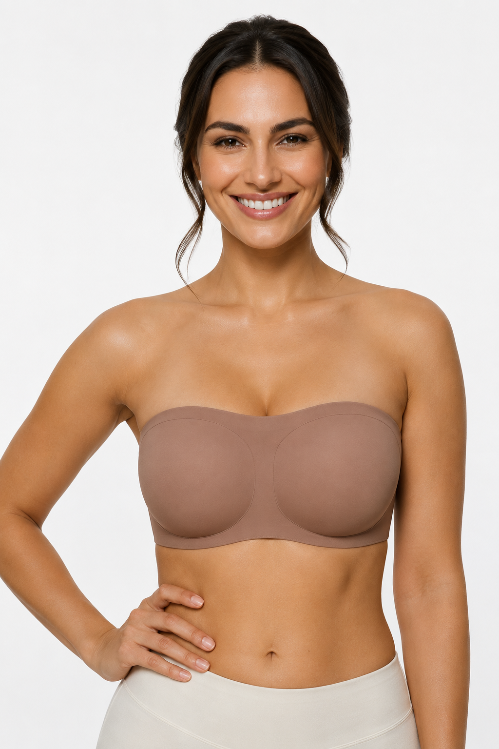 Trägerloser Push-up BH für Damen, bügellos, in Beige, ideal unter hellen Blusen und Kleidern.