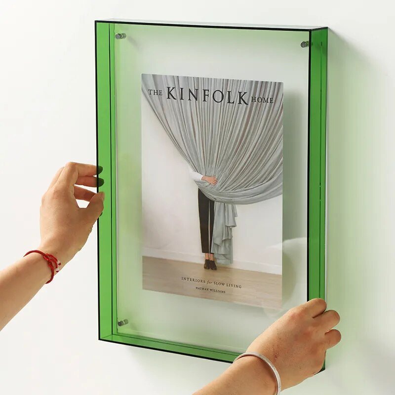 Transparenter Acrylrahmen für Fotos, buntes, modernes Design, Wohnaccessoire.