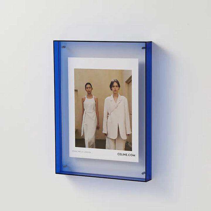 Rechteckiger, farbiger Acryl Fotorahmen für moderne Wandgestaltung.