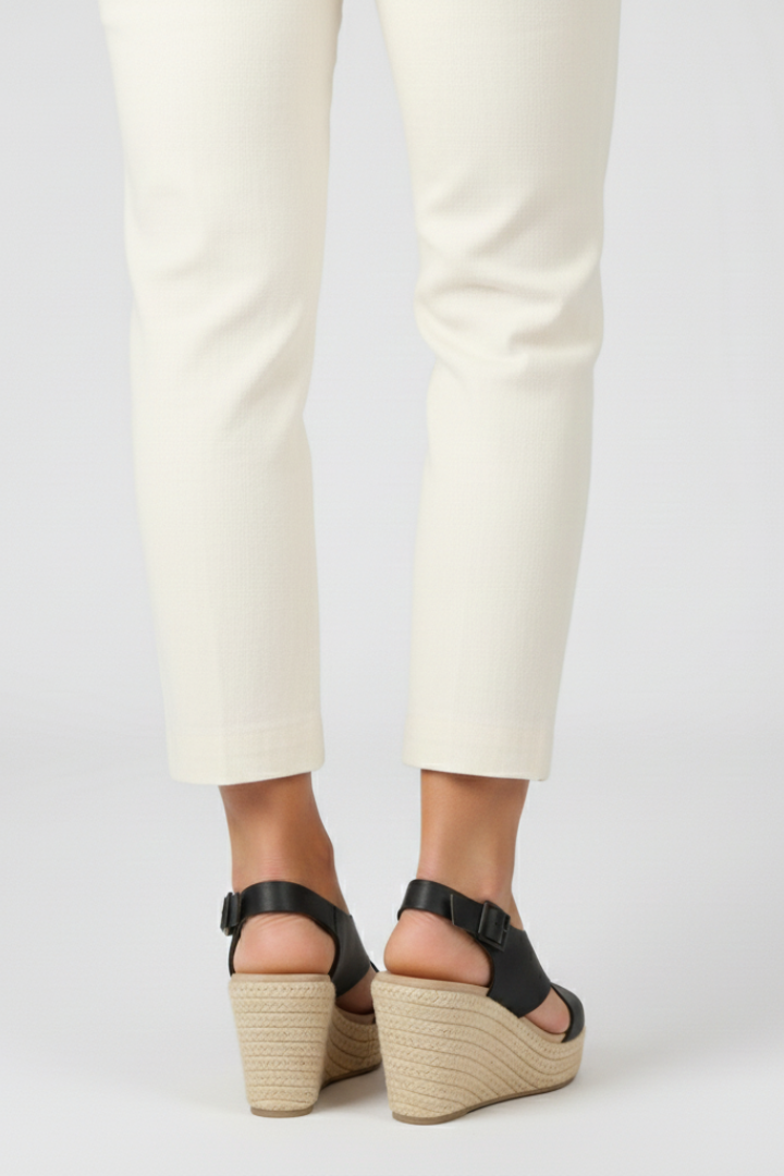 Damen Keilsandalen im Espadrille-Stil mit hohem Keilabsatz und Crossover-Riemen. Eleganter Slingback.