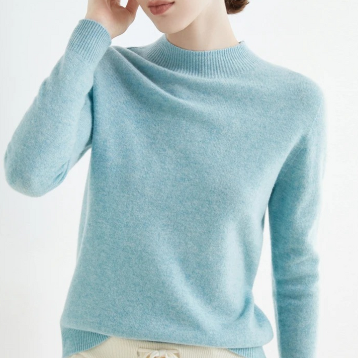 Eleganter lila Damen Strickpullover mit Rollkragen und langen Ärmeln. Ideal für Herbst und Wintermode.
