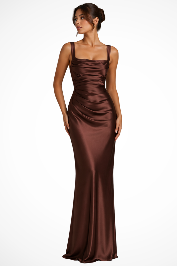 Festliches Damen-Maxikleid in Schwarz mit elegantem Square Neck, ärmellos und fließend für Abendevents.