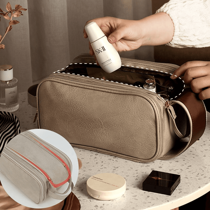 Beiger Kosmetik-Organizer aus Nylon für Zuhause & Reise. Geräumige Kulturtasche mit viel Stauraum für Make-up.
