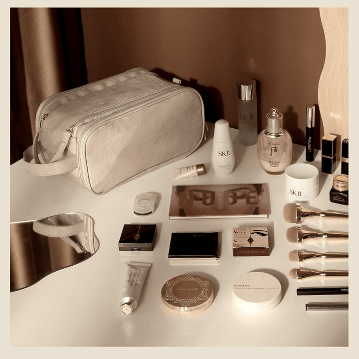 Robuste beige Nylon Kosmetiktasche für Make-up-Aufbewahrung zuhause & auf Reisen. Wasserdichter Organizer.