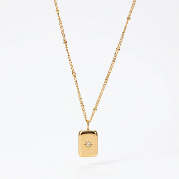 Strahlende Damen Silberkette mit Zirkonia Anhänger. Zeitloser, wasserdichter Halsschmuck.