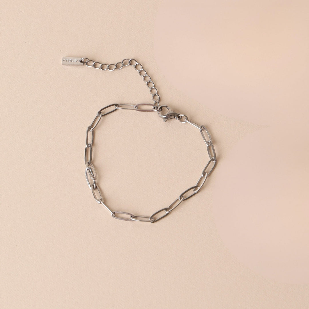 Modernes Paperclip Armband für Damen in Gold, 3 mm, aus komfortablem, hypoallergenem Edelstahl.