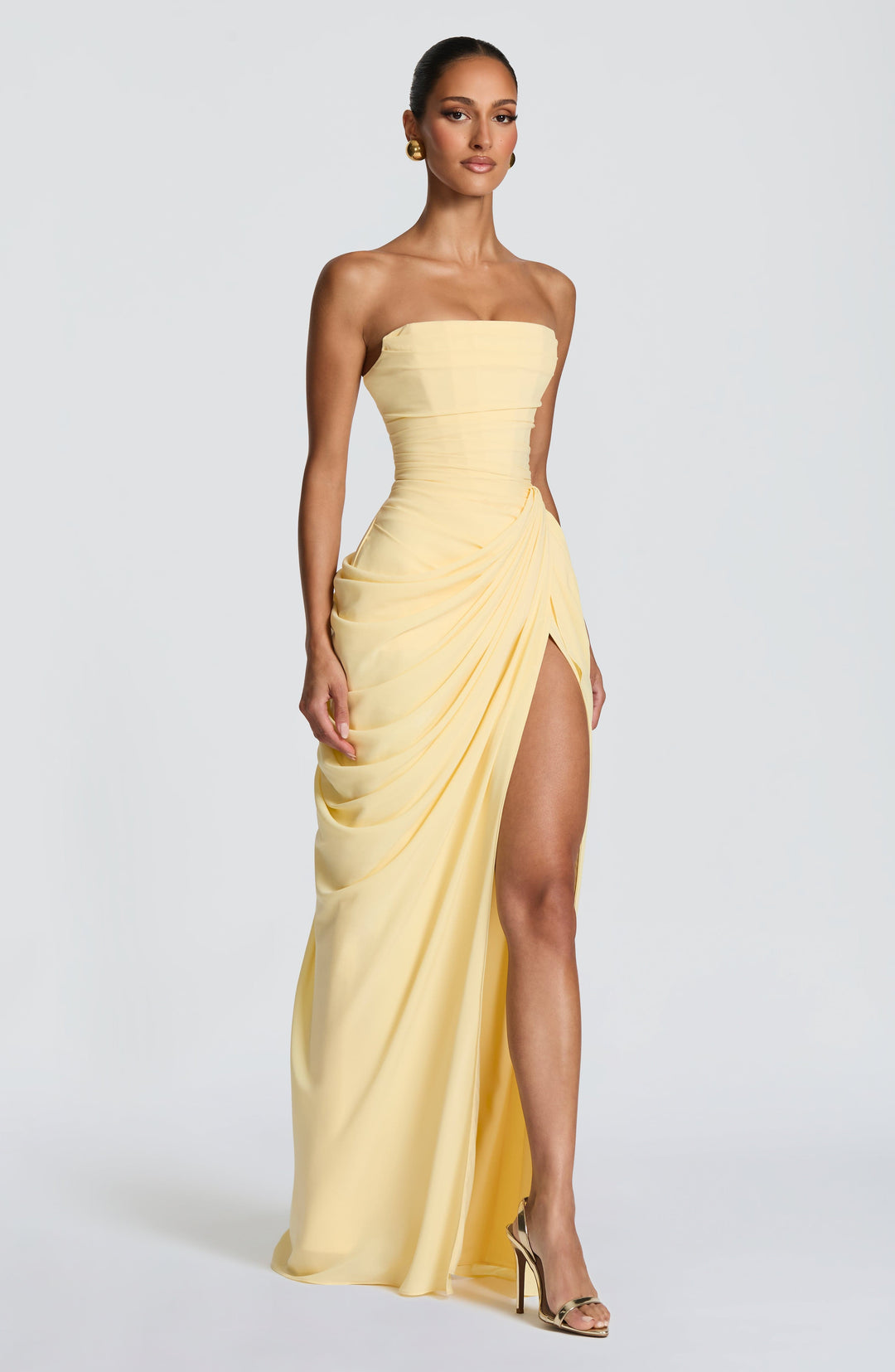 Figurbetontes Damen-Korsettkleid, trägerlos & lang, mit stilvoller Schnürung, festlich & elegant.