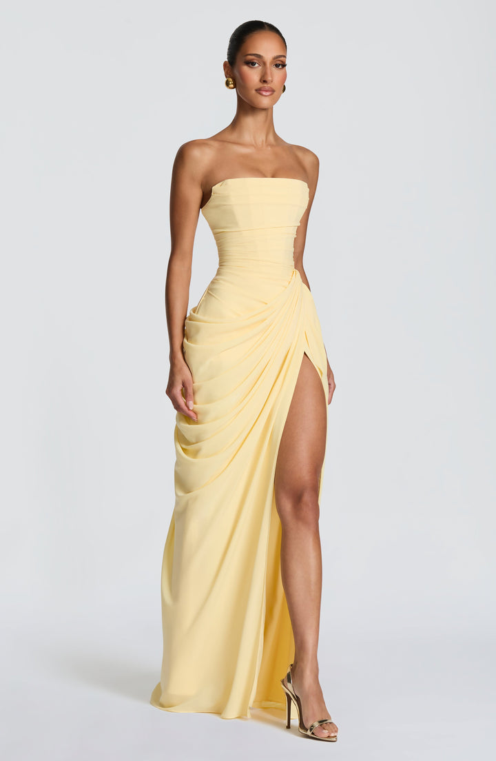 Figurbetontes Damen-Korsettkleid, trägerlos & lang, mit stilvoller Schnürung, festlich & elegant.