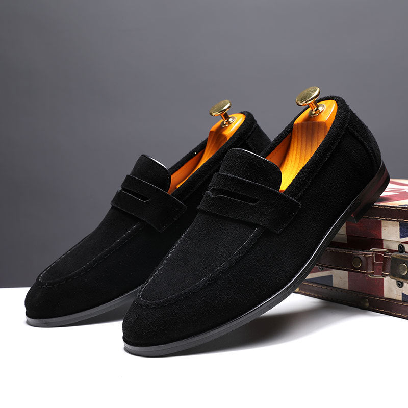 Elegante Herren Slipper für bequemen Alltag und Freizeit. Moderner Slip-On Loafer mit flachem Absatz.