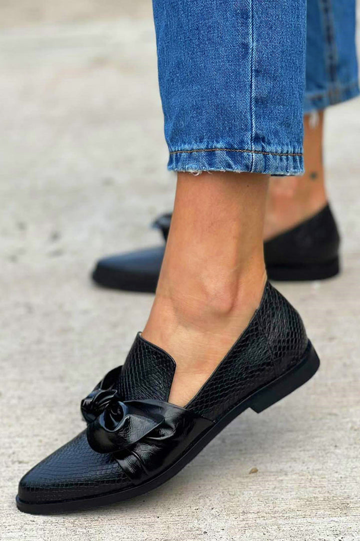 Klassische schwarze Damen Ballerinas Orla mit Zierschleife, perfekte elegante Komfortschuhe für jeden Anlass.