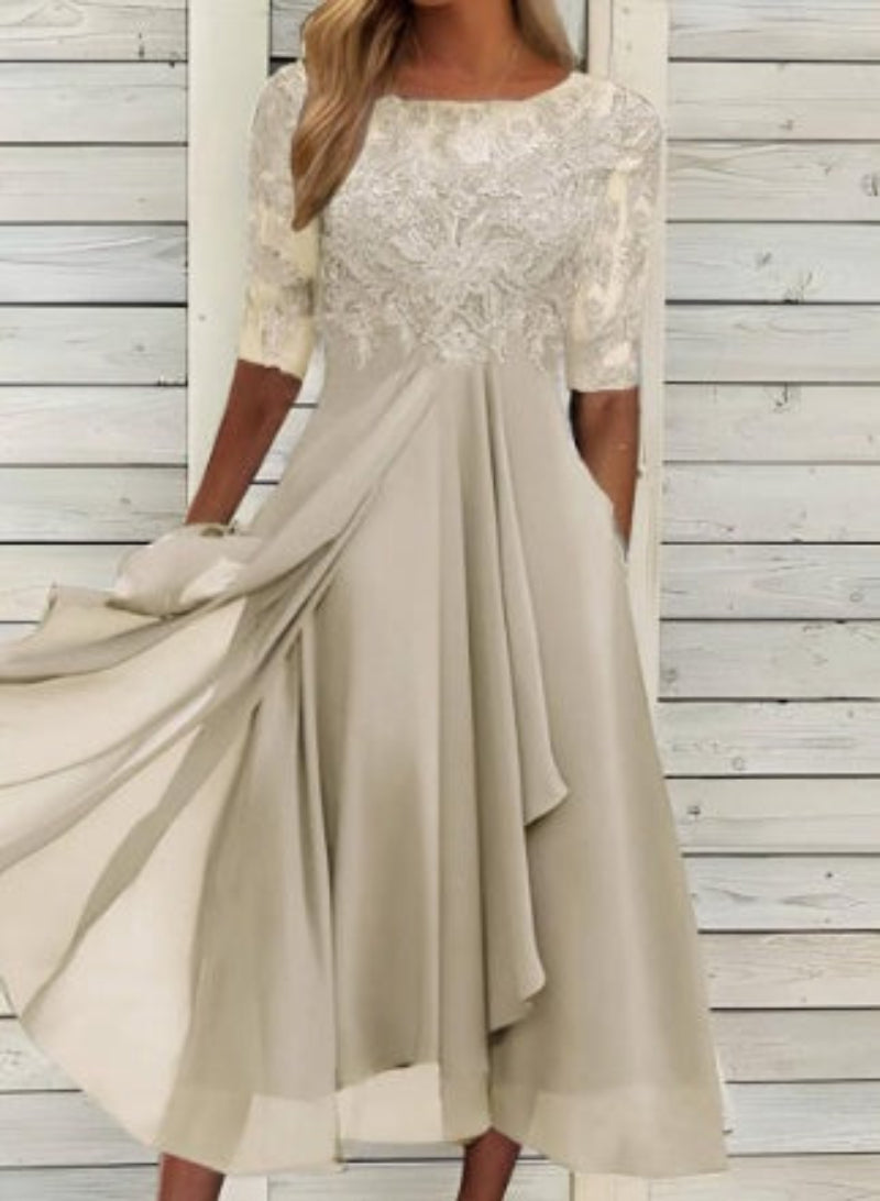 Ganzansicht: Elegantes Damen Abendkleid mit floraler Spitze, festlich für Hochzeitsgäste.