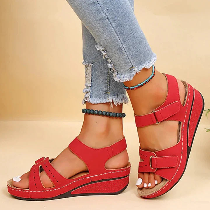 Bequeme Slip-on Sandalen für Damen, orthopädisch geformt, mit Fußgewölbestütze & weicher Dämpfung.