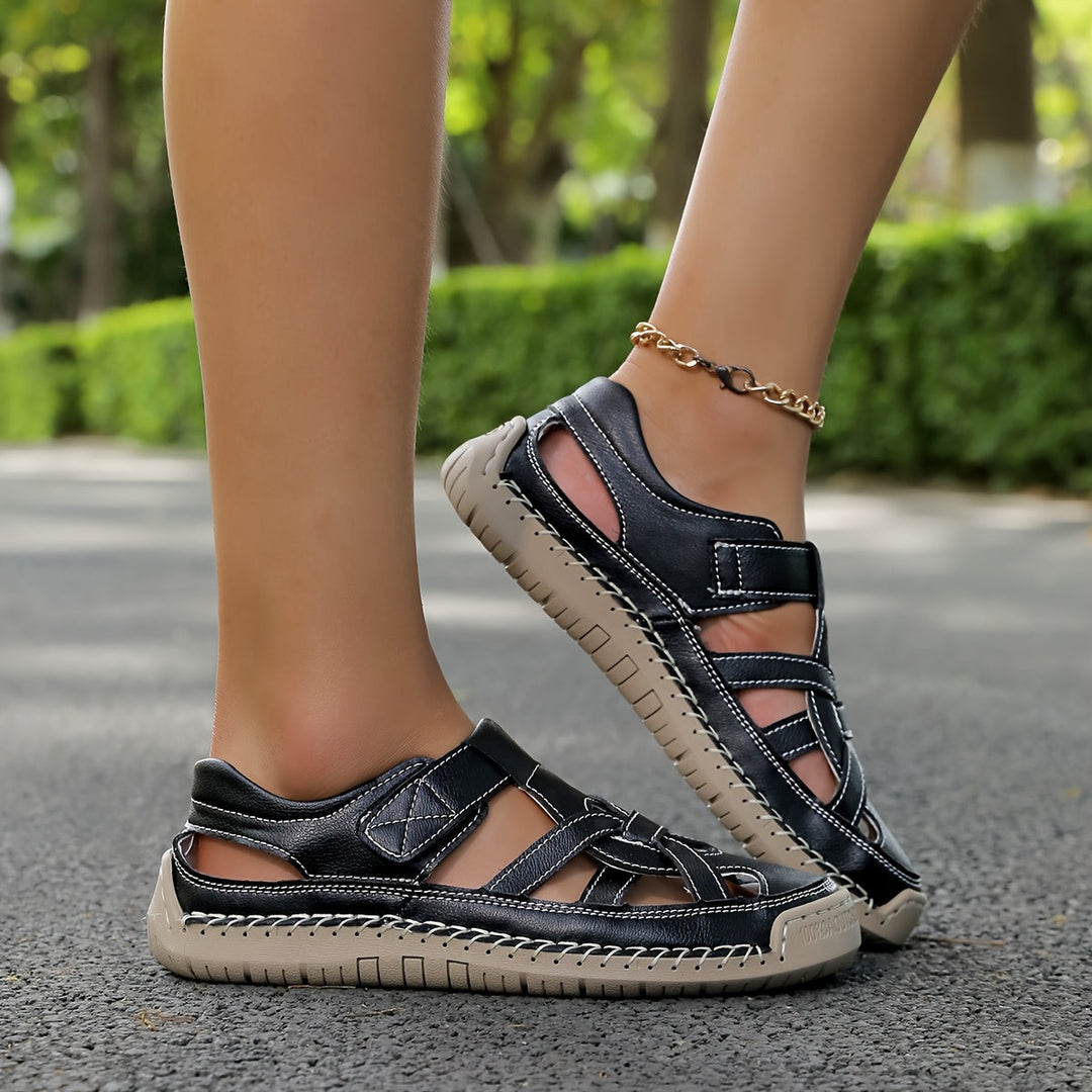 Leichte Damenschuhe, perfekt für Reisen, mit weicher Sohle und Klettverschluss.