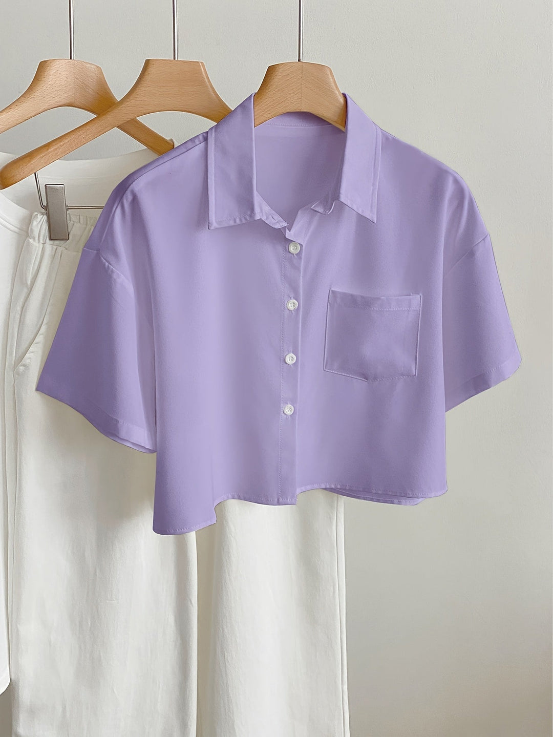Atmungsaktive Damen Cropped Bluse kurzarm, bequemes Oberteil für Freizeit & Sommer.