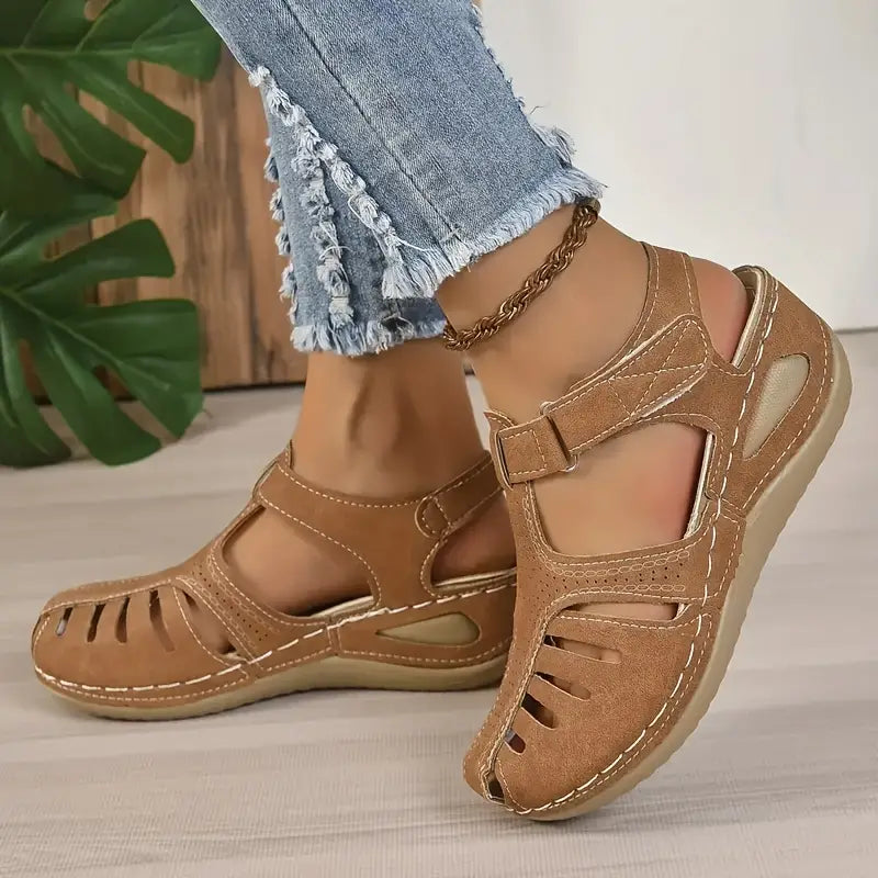 Orthopädische Damen Sandalen "Mirella" mit Keilabsatz bieten Komfort & Halt für den ganzen Tag.